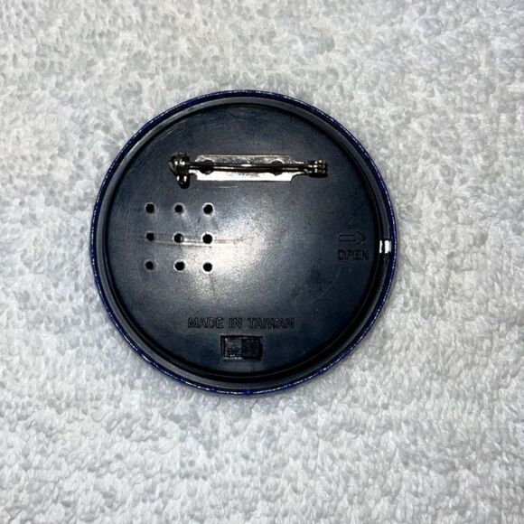 Vintage Collectible Cartoon Style angel pin 1980's Round Holiday Pinback - Picture 2 of 3